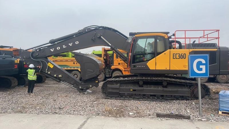 excavator (1).jpg